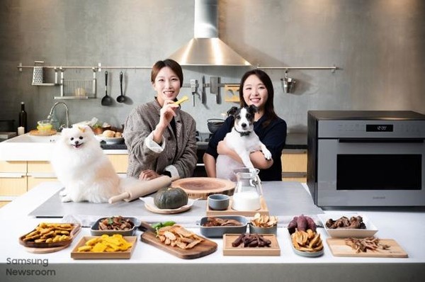 삼성전자 직화오븐. 반려동물을 위한 16가지 간식을 만들 수 있는 펫 모드가 장착됐다. (사진=삼성전자)