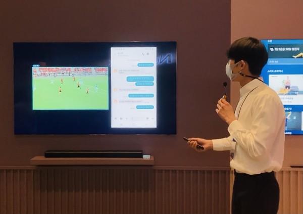 삼성전자 직원이 3일 서초 삼성 딜라이트에서 열린 'Neo QLED 체험행사'에서 제품을 소개하고 있다. (사진=최문정)