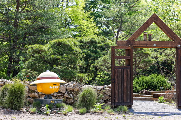 국민은행은 어린이날에 맞춰 경기도 포천시에 소재한 국립수목원에 리브(Liiv)정원 2호를 개장했다. (사진제공=국민은행)