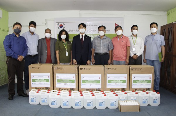 네팔 현지 코로나19 방호물품 전달식 사진. (중부발전 제공)