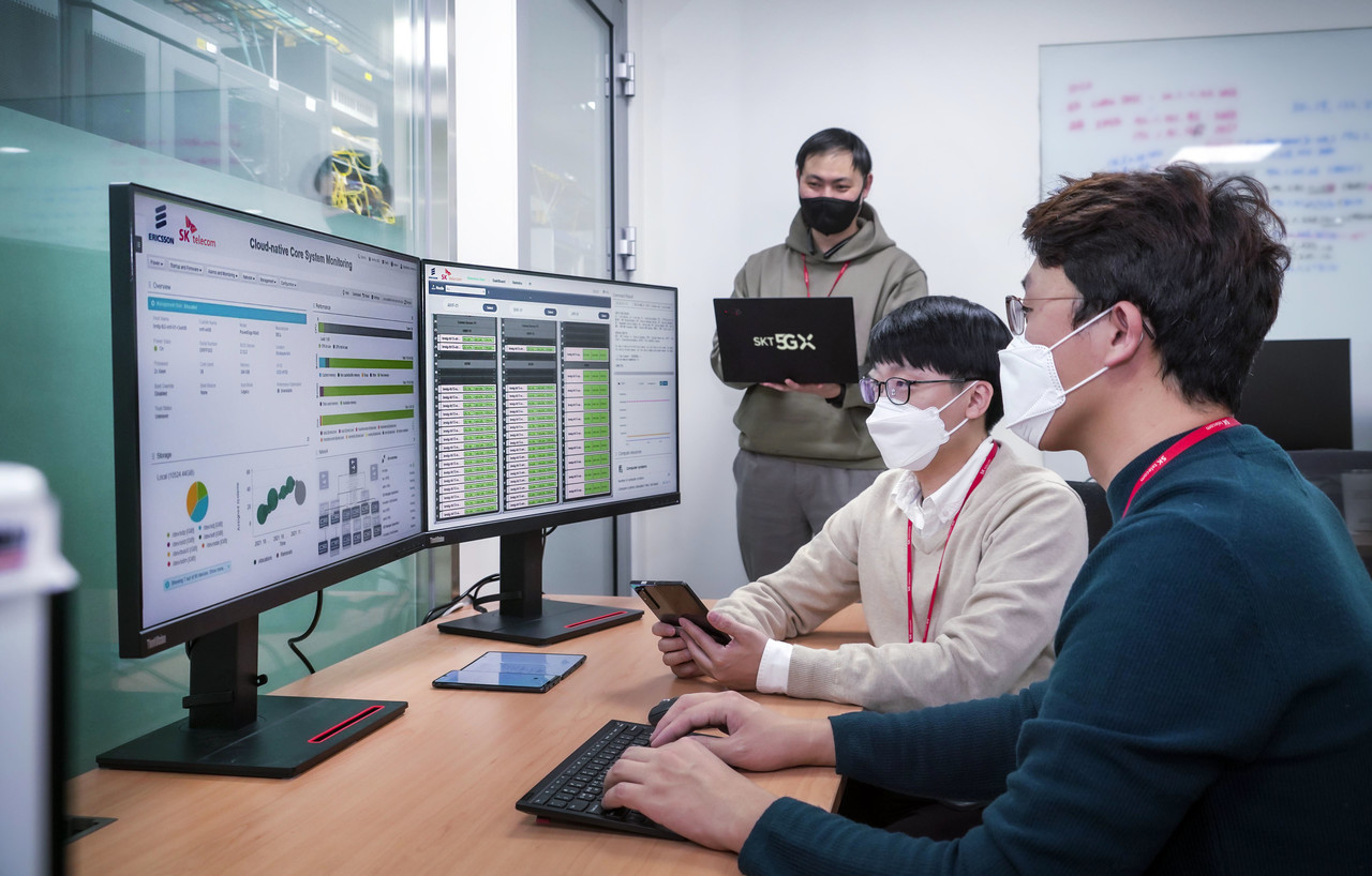 SK텔레콤이 에릭슨과 손잡고 내년에 클라우드-네이티브 기반 차세대 5G 코어 상용화를 목표로 장비 구축을 시작했다.