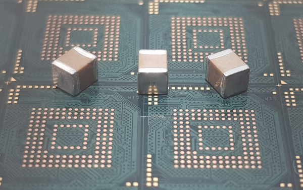 삼성전기가 5G 기지국에 공급될 MLCC를 고용량, 초소형으로 개발 완료하고 양산에 들어갈 예정이다.