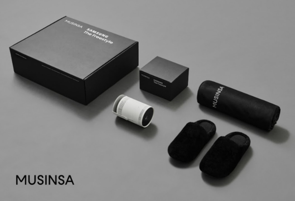 온라인 패션 스토어 무신사가 삼성전자 포터블 스크린 예약 판매를 실시한다. (무신사 제공)