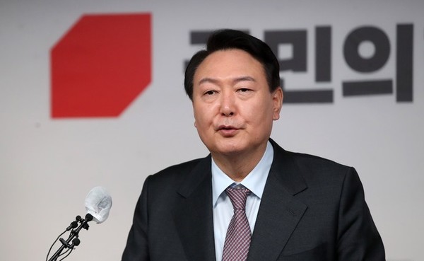 윤석열 국민의힘 대선 후보가 27일 서울 여의도 국민의힘 중앙당사에서 정치 분야 공약을 발표하고 있다. (뉴시스 제공) 