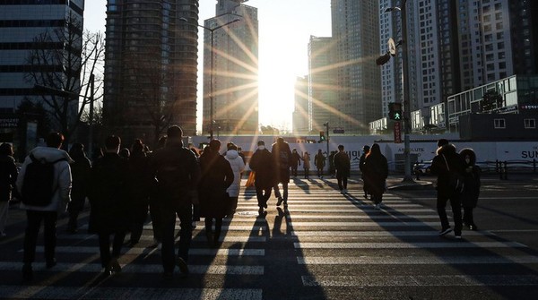 지난해 한달 가구 소득이 월 600만원 버는 10명 가운데 9명은 '중산층 이하'라고 스스로 판단하는 것으로 나타났다.(뉴시스 제공) 
