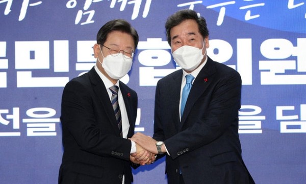 더불어민주당 이재명 대선후보(왼쪽)와 이낙연 전 대표. (뉴시스 제공)
