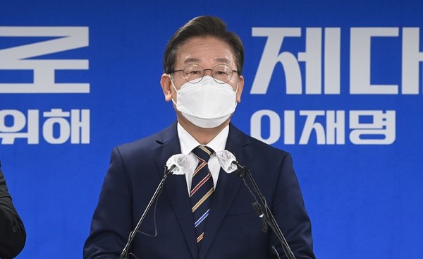  이재명 더불어민주당 대선 후보가 8일 오전 서울 여의도 중앙당사에서 위기극복, 국민통합 특별 기자회견을 하고 있다.(뉴시스 제공) 