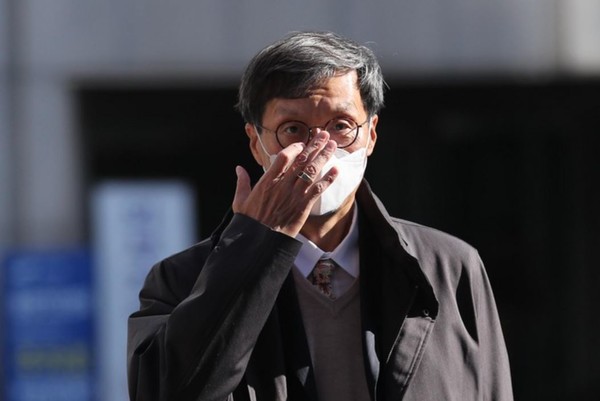 이창용 한국은행 총재 후보자가 1일 오전 서울 중구 세종대로 부영태평빌딩에 마련된 인사청문회 준비 사무실로 출근하고 있다.(뉴시스 제공)