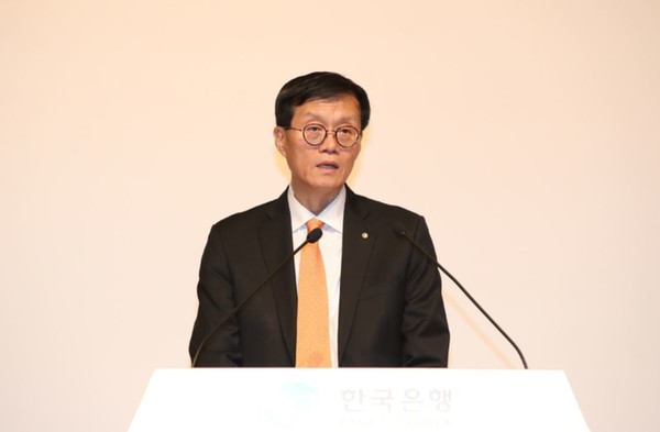 이창용 한국은행 총재가 21일 오후 서울 중구 부영태평빌딩에서 열린 취임식에서 취임사를 낭독하고 있다. (한국은행 제공)