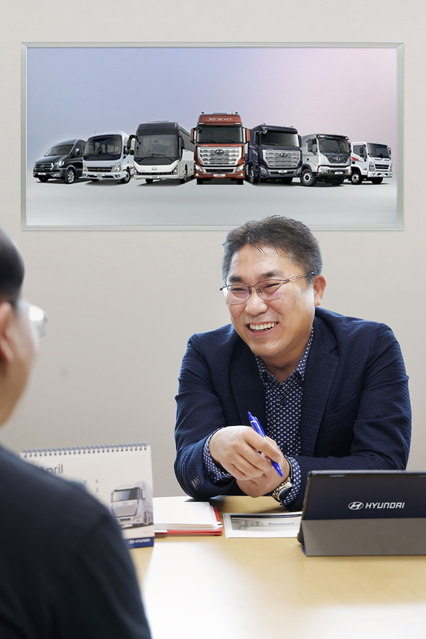 현대자동차가 서부트럭지점 강병철 영업부장을 판매거장에 선정했다. (현대자동차그룹 제공) 