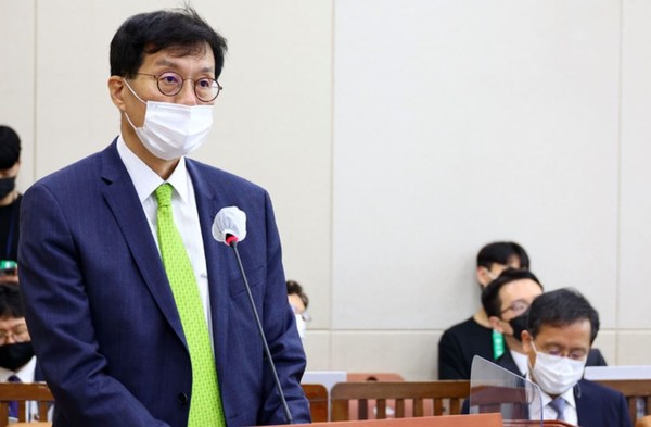 이창용 한국은행 총재가 1일 서울 여의도 국회에서 열린 기획재정위원회 전체회의에서 업무보고를 하고 있다. (공동취재사진)