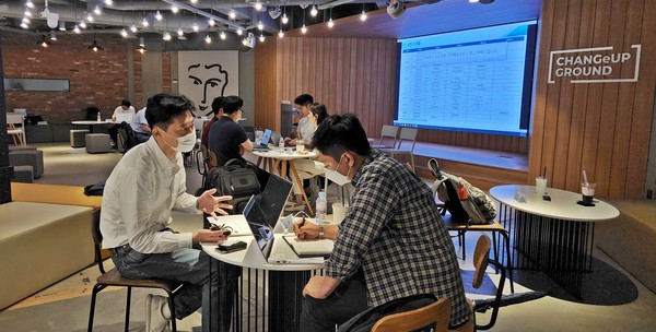 상담회를 진행하고 있는 모습 (포스코인터내셔널 제공)