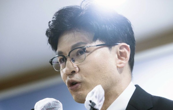 한동훈 법무부 장관이 31일 오후 경기도 과천시 정부과천청사 법무부에서 론스타 국제투자분쟁(ISDS) 사건 판정 선고와 관련해 브리핑을 하고 있다.(뉴시스 제공)