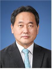 김태현 전 예금보험공사 사장이 신임 국민연금공단 이사장으로 2일 취임한다. 보건복지부는 1일 윤석열 대통령의 재가를 받아 김 이사장을 임명했다. 임기는 2025년 8월 31일까지 총 3년이다.(뉴시스 제공)