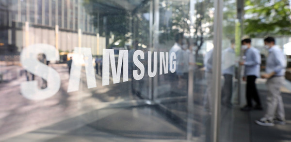 삼성전자가 올 2분기 매출 77조2036억원, 영업이익 14조971억원의 실적을 기록했다고 28일 발표했다. 전년 동기 대비 매출은 21.25%, 영업이익은 12.18% 오른 수치다. 사진은 이날 오전 서울 서초구 삼성전자 서초사옥 모습. [사진=뉴시스]