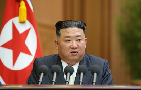 김정은 북한 국무위원장이 8일 최고인민회의 시정연설을 통해 "절대로 핵을 포기하지 않겠다"고 선언했다. [사진=노동신문 갈무리]
