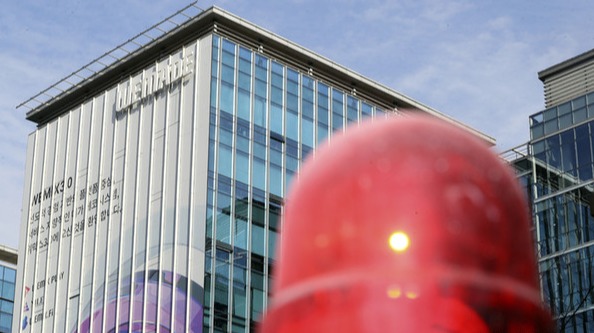 가상자산(가상화폐) 위믹스가 상장 폐지 수순을 밟게된 8일 경기 성남시 위메이드 사옥에 위믹스를 홍보하는 문구가 보이고 있다. 위믹스는 전날 저녁 재판부가 상장 폐지 결정 효력 정지 가처분 신청을 '기각'함에 따라 상장 폐지가 확정, 이날 오후 3시부터 업비트·빗썸·코인원·코빗 등 국내 4대 거래소에서 거래가 중단된다. [사진=뉴시스]