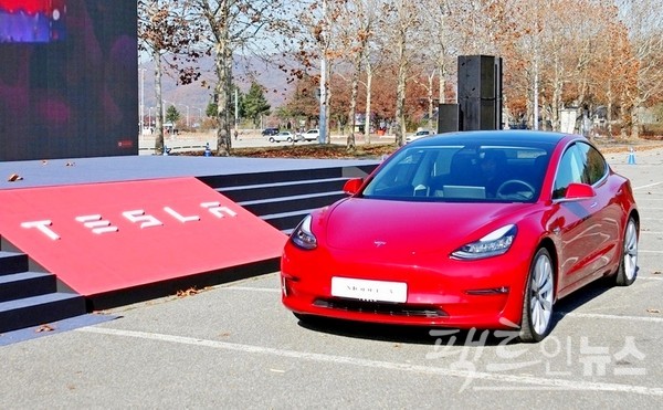 미국 블룸버그는 테슬라의 모델3 대안으로 기아차 EV6을 제시했다. 모델3. [사진=스페셜경제]