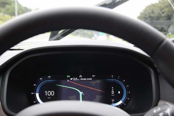 S90은 초반 응답성이 탁월하다. 제로백이 8초대다. [사진=정남 기자]