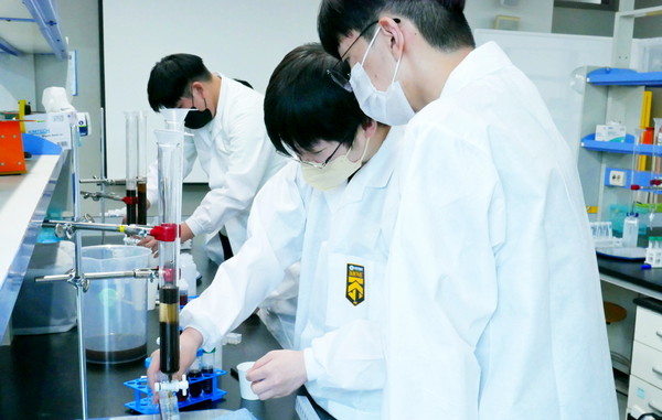 복권기금이 미래 과학기술 인재 육성을 위한 스마트 수·과학실 구축을 지원했다. 울산과학기술원 스마트 수·과학실 모습. [사진=복권기금]