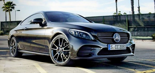 극 초중반부터 현수는 벤츠 쿠페를 이용한다. 벤츠 C클래스 쿠페. [사진=벤츠]