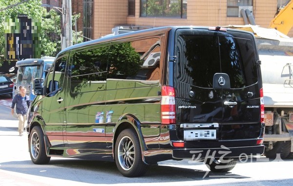 도훈의 부하들은 벤츠 승합차 스프린터를 탄다. [사진=팩트인뉴스]