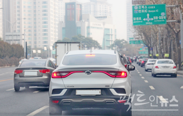 르노코리아도 지난해 수출은 급증했지만, 내수가 곤두박질했다. 르노코리아의 수출을 주도한 소형 SUV XM3. [사진-정수남 기자]