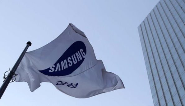 삼성전자가 잠정 실적으로 지난해 4분기 매출 70조원, 영업이익 4조3000억원을 달성했다고 밝혔다. 매출은 전년 대비 8.6% 줄었고, 영업이익은 전년 대비 69% 감소했다. [사진=뉴시스]