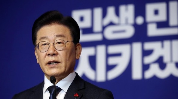 이재명 더불어민주당 대표가 12일 오전 서울 여의도 국회 사랑재에서 열린 2023 신년 기자회견에서 취재진 질문에 답하고 있다. [사진=뉴시스]