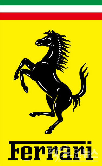 국내외 완성차 브랜드의 엠블럼 가운데 말을 사용하는 곳은 이탈리아 슈퍼카 브랜드 페라리와 미국 포드의 스포츠카 머스탱이다. 다만, 페라리 엠블럼은 말이 앞발을 들고 서 있고, 머스탱은 질주하는 말이라는 게 다르다. 페라리 엠블럼. [사진=정수남 기자]