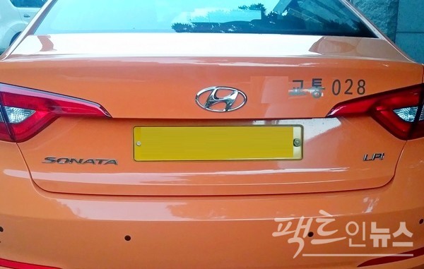 극 초반과 후반 현대차 쏘나타 택시가 등장한다. [사진=정수남 기자]