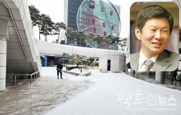 26일 서울과 수도권에 많은 눈이 내렸다. 서울 영동대로에 있는 HDC산업개발 사옥도 눈에 휩싸였다. 겨울에 눈이 많으면, 풍년이 든다는 말이 있다. 이번 겨울에는 눈이 많았다. 정몽규 HDC산업개발 회장이 올해 실적 개선을 기대하는 배경이다. [사진/영상=정수남 기자, HDC현대산업개발]