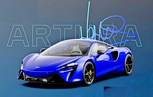 맥라렌 F1 레이서 랜도 노리스가 멕라렌 아투라와 호흡을 맞춘다.[사진=맥라렌]