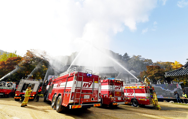 문화재청이 공주 마곡사에서 진행한 안전한국훈련 모습. [사진=복권기금]