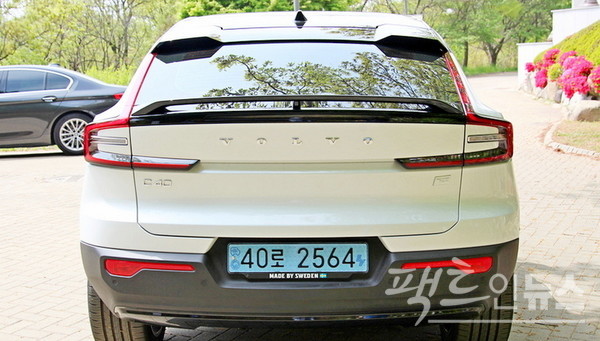 볼보는 지난달 1007대를 팔아 전년 동월 수준을 유지했지만, 이 기간 폭스바겐 판매는 83.8% 급감해 4위에 올랐다. 볼보의 전기차 C40 리차지. [사진=팩트인뉴스]