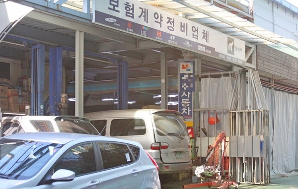 현재 국내 전기차 정비소는 1300여 곳으로 일반 정비소대비 3% 수준이다. 이로 인한 전기차 수리 기간은 1~2개월 걸려, 전기차 소유자의 원성이 하늘을 찌르고 있다. 내연기관차 정비소. [사진=정수남 기자]