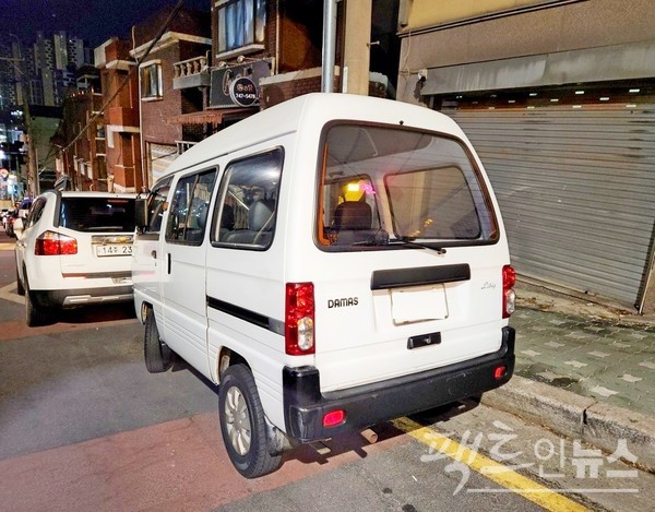 소희 아버지가 타는 경상용차 다마스. [사진=정수남 기자]