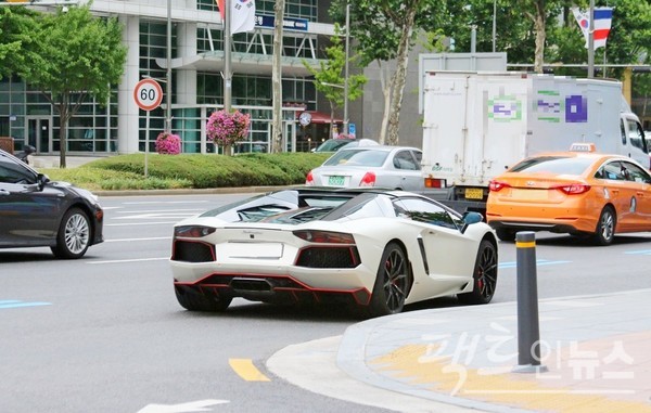 현재 법인 차량은 편법운영으로 각종 혜택을 사주 가족 등이 누리고 있다. [사진=정수남 기자]