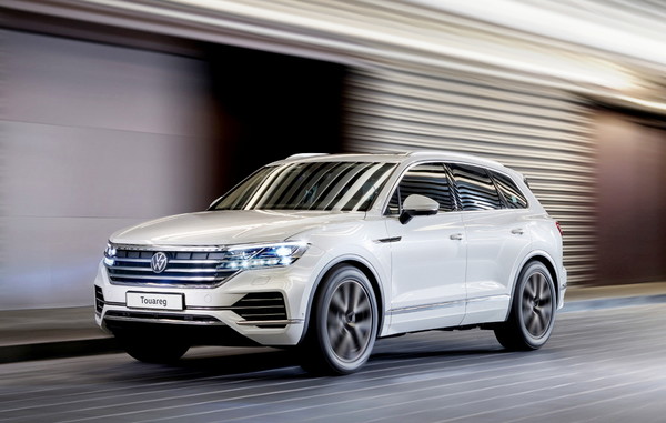 폭스바겐부문이 2006년 도입한 (위부터)투아렉과 신형 투아렉. [사진=스페셜경제, 폭스바겐]