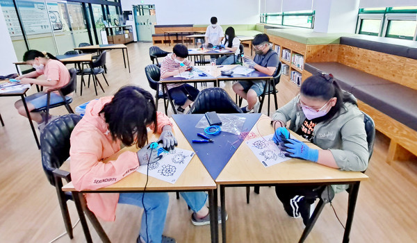 인천서구청소년센터 청소년방과후아카데미 ‘메이커스 코딩’ 전문체험 활동 장면. [사진=인천서구청소년센터 청소년방과후아카데미]