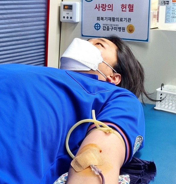 갑을구미병원 임직원이 안정적인 혈액공급을 위해 이번에 팔을 걷었다. [사진=KBI그룹]