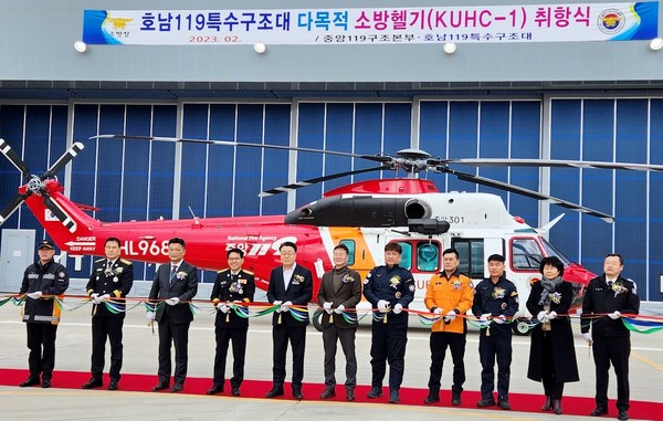 KAI가 올해 매출 3조8253억원, 수주 4조4769억원 각각 달성을 위해 중앙119 구조본부에 수리온 소방헬기 2대를 최근 공급했다. [시진=KAI]