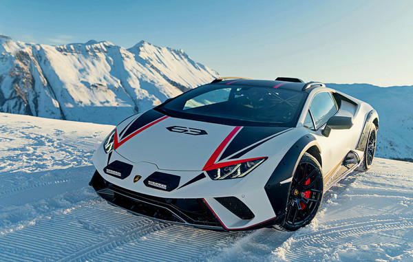 이탈리아의 슈퍼카 브랜드 오토모빌리 람보르기니가 우라칸 스테라토의 설원 시험 주행에 성공했다. [사진=람보르기니]