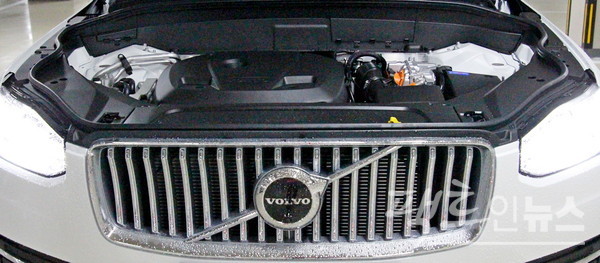 2000㏄ 휘발유 엔진과 전기 모터가 고효율과 친환경을 구현했다. [사진=정수남 기자]