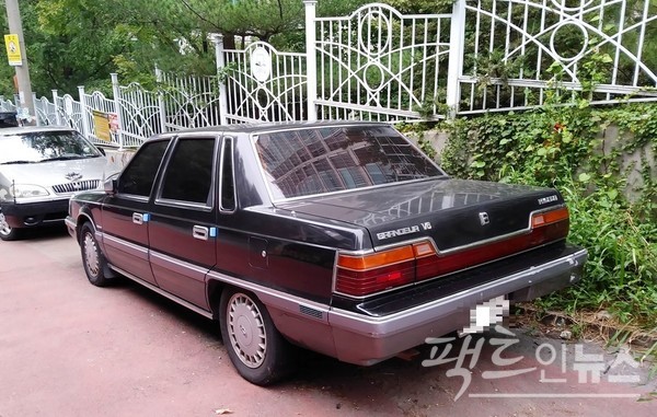 해웅이 극 중후반부터 이용하는 검정 각그랜저. [사진=정수남 기자]