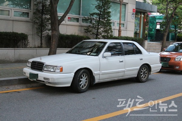 1990년대 초 현대차 그랜저와 경쟁한 기아차 포텐샤(1992년∼2002년). [사진=정수남 기자]