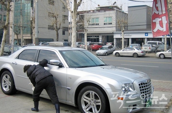 세차는 내부 이후 외부 순서로 해야 한다. [사진=정수남 기자]