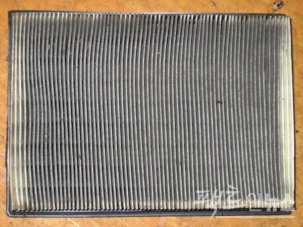 에어컨 바람에서 곰팡냄새가 나면 에어컨 필터를 청소하거나 교체해야 한다. [사진=정수남 기자]