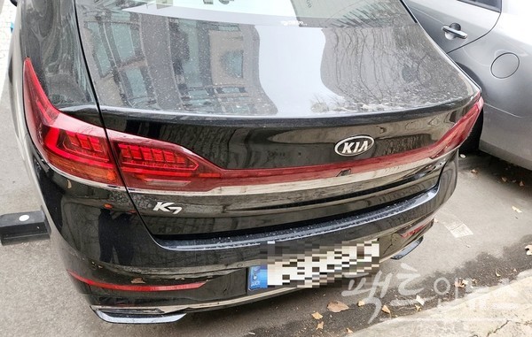 극중 구형 K7 택시도 나오면서 기아차를 홍보한다. [사진=정수남 기자]