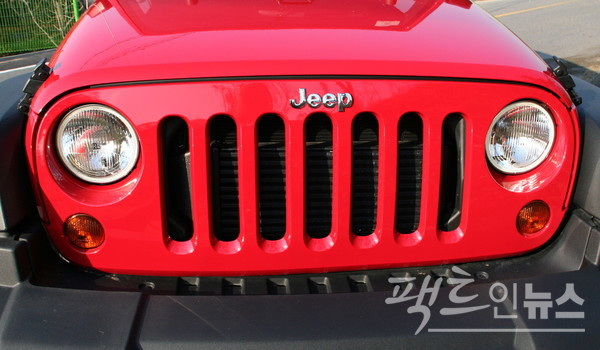 필리핀 섬의 무장 단체는 지프를 탄다. 지프 랭글러 루비콘의 전면. [사진=정수남 기자]